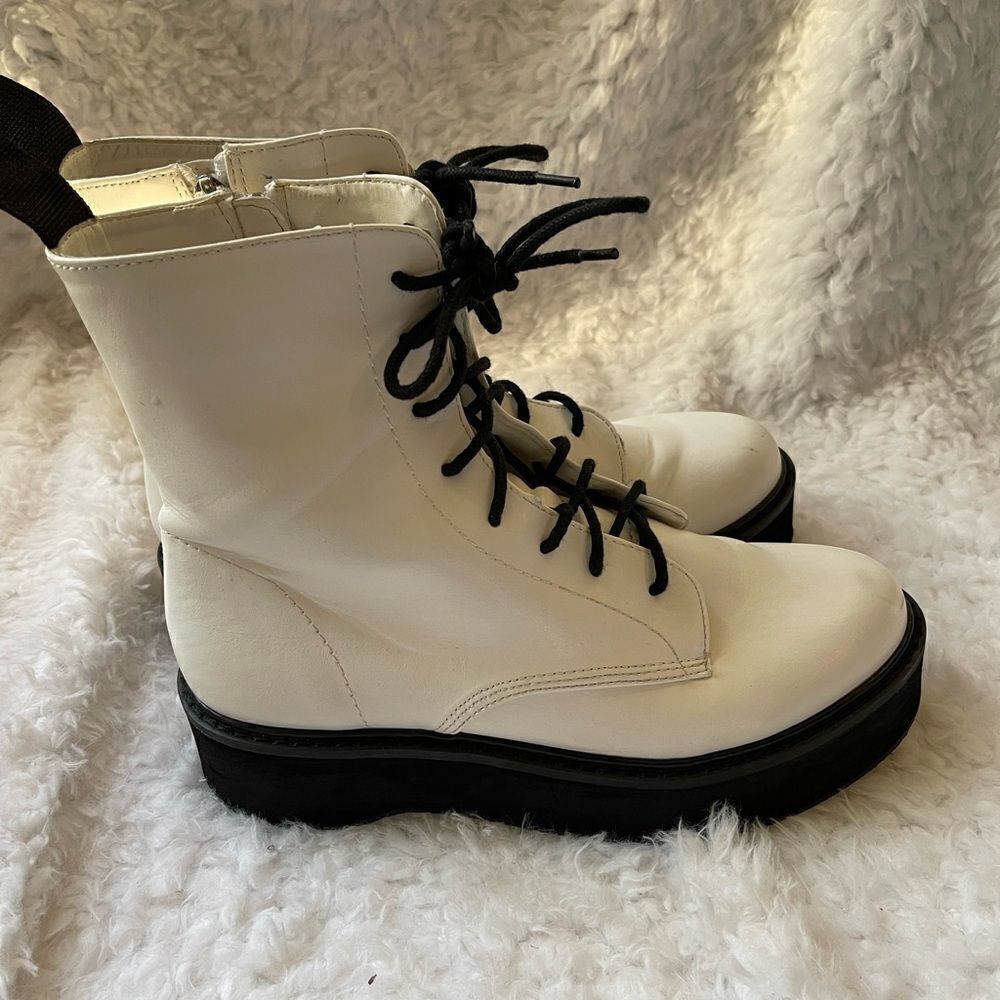 UO Urban Outfitters  white combat lace up boots platform wedge size 9